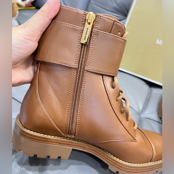 NEW Size 8 MICHAEL KORS Rory Luggage Leather Gold Logo Combat Boots Hiking - Picture 7 of 7